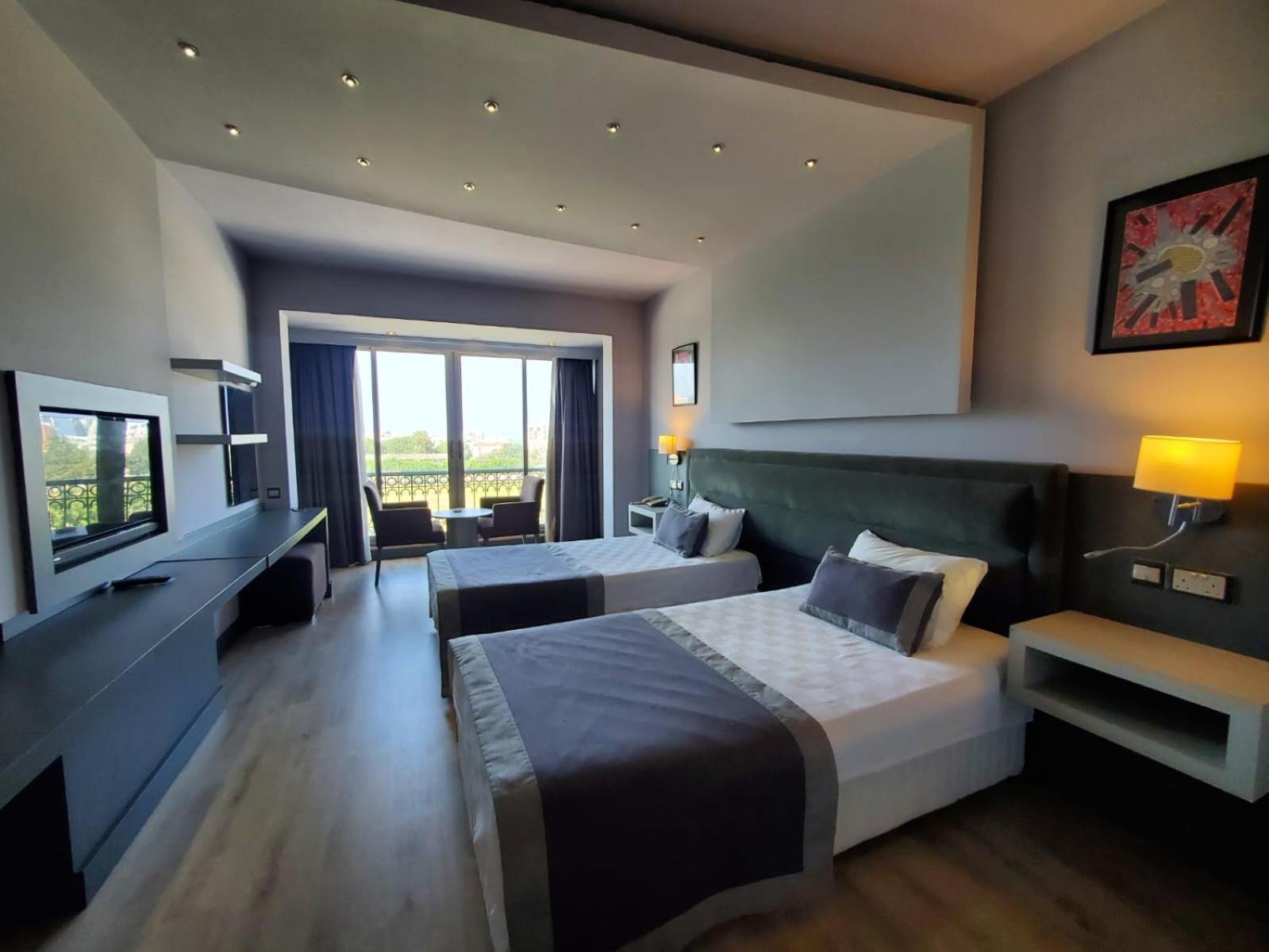 Hotel Pia Bella Kyrenia  Extérieur photo