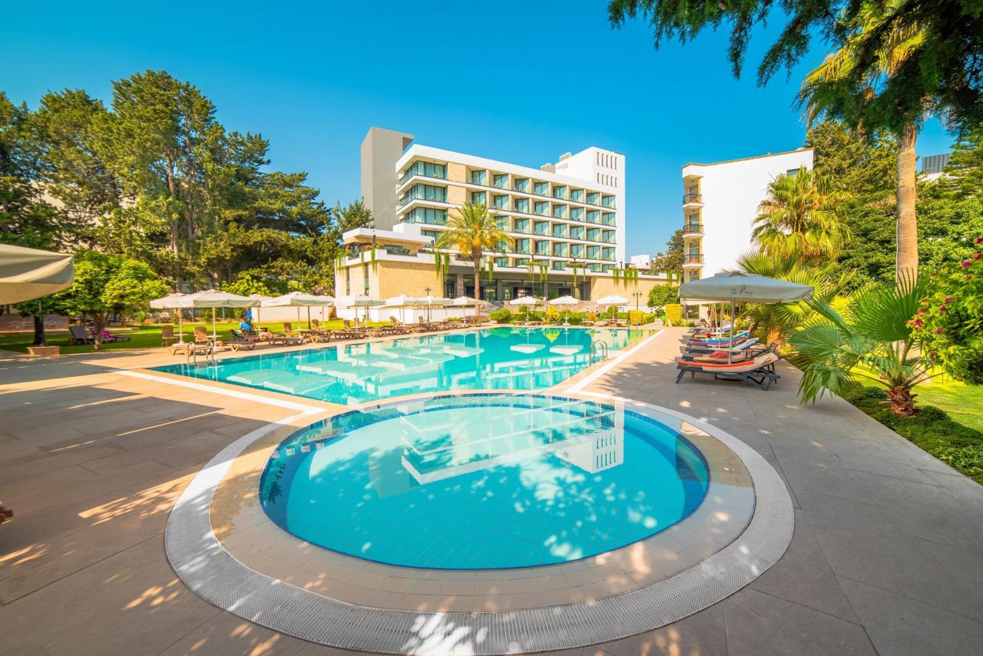 Hotel Pia Bella Kyrenia  Extérieur photo